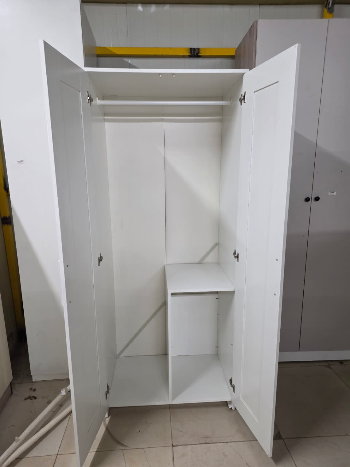 Bufaisal barcode label for used white 2-door wardrobe