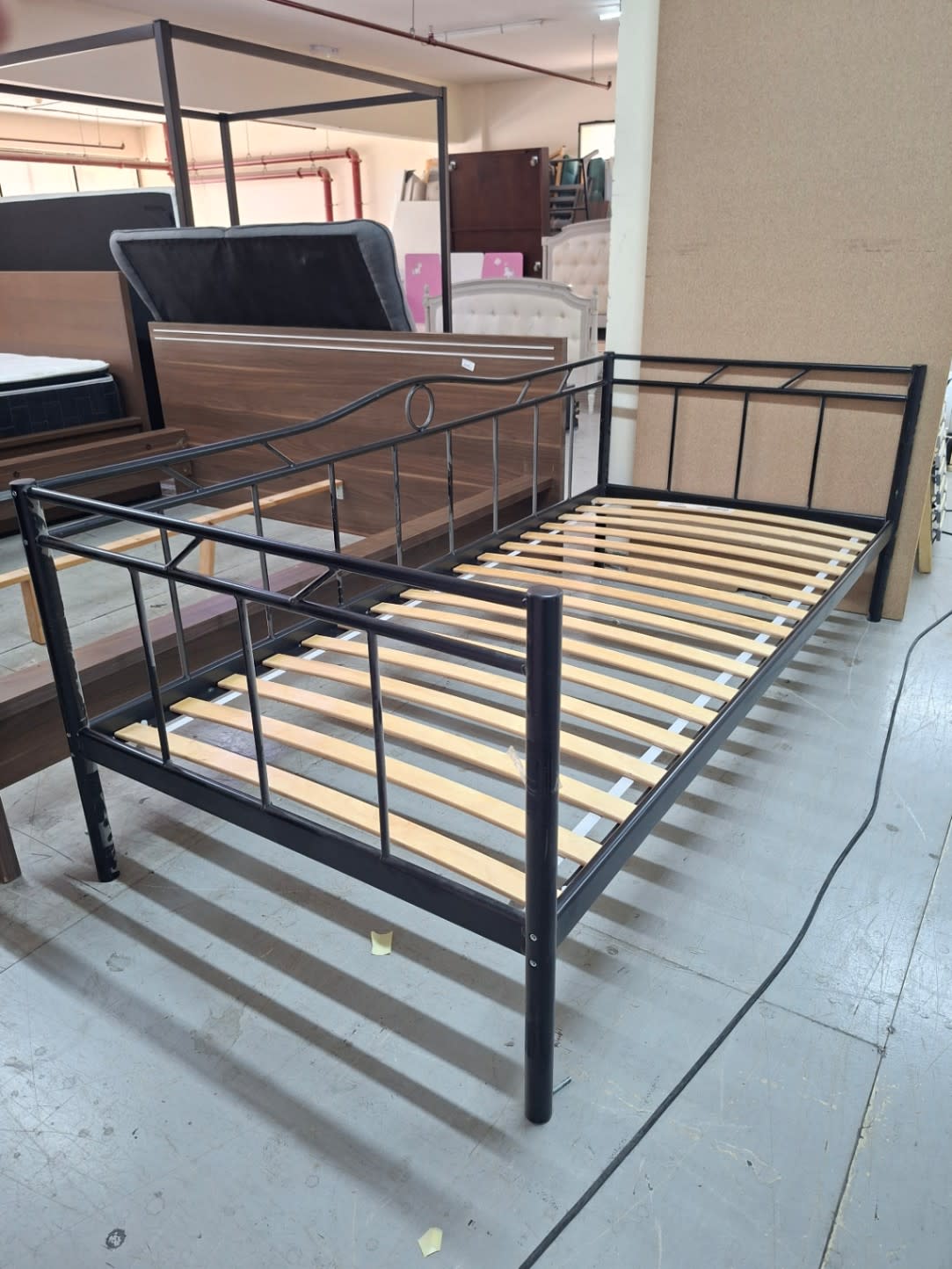 Single Metal Bed Frame with Wooden Slats, 90x200 2