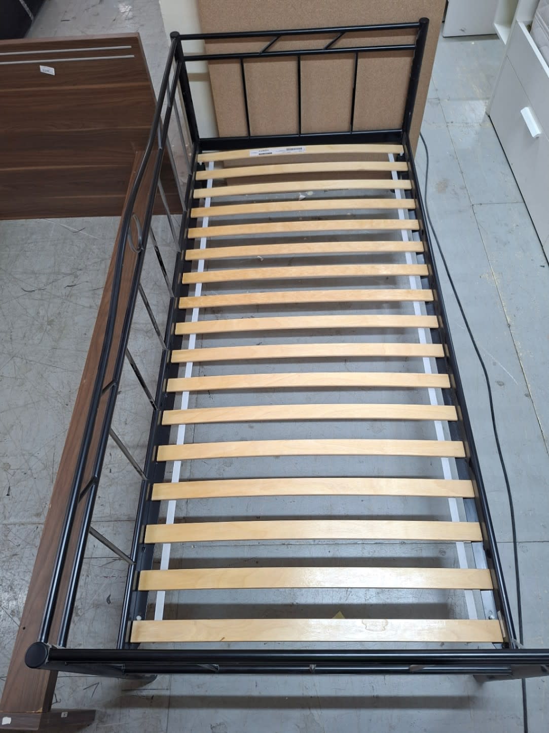 Single Metal Bed Frame with Wooden Slats, 90x200 3