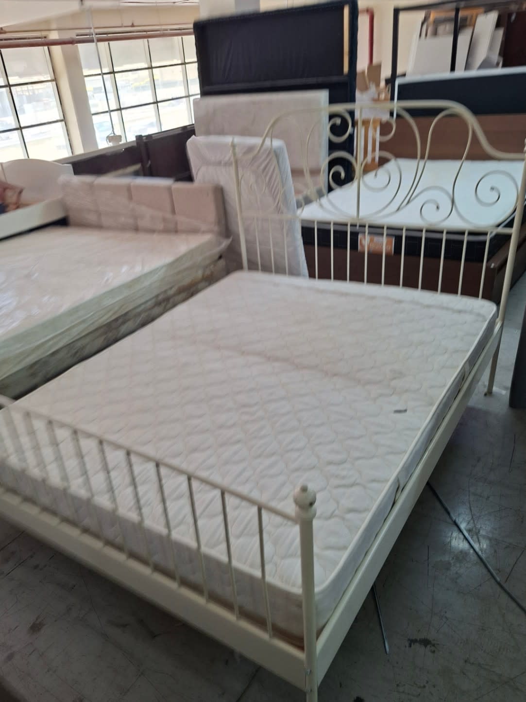 Queen Size Metal Scroll Bed Frame 2