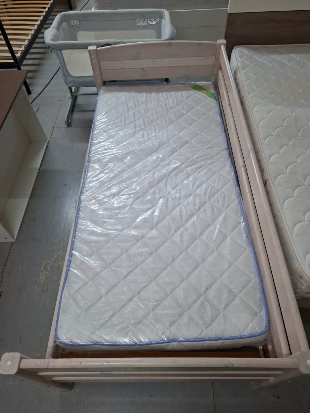 Single Kids Bed Frame with Mattress, 90x200 3