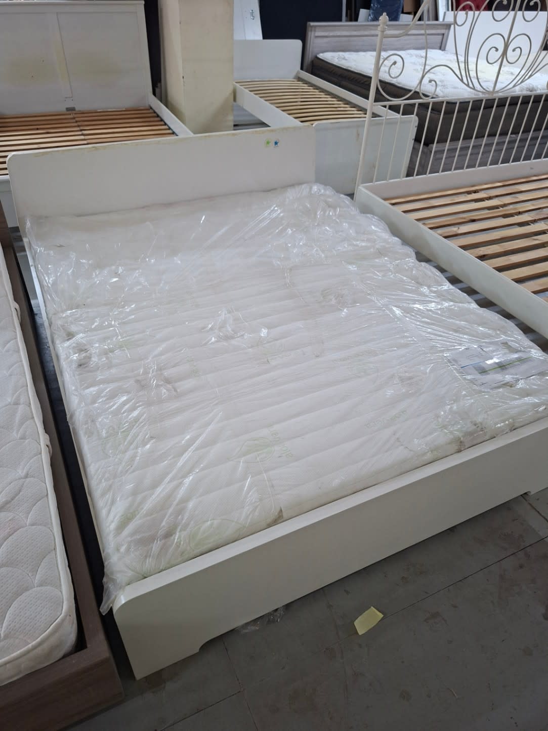 Bufaisal barcode label for used white queen bed frame at Shop C Ajman