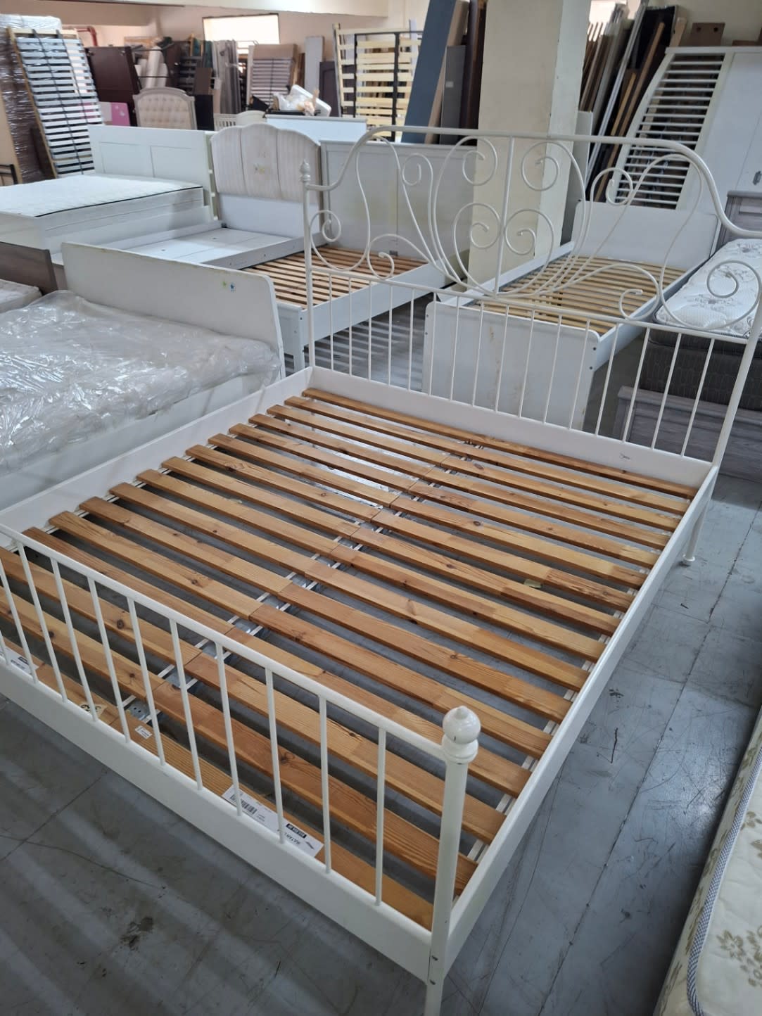 Queen size metal Bed Frame with Scroll Headboard 3