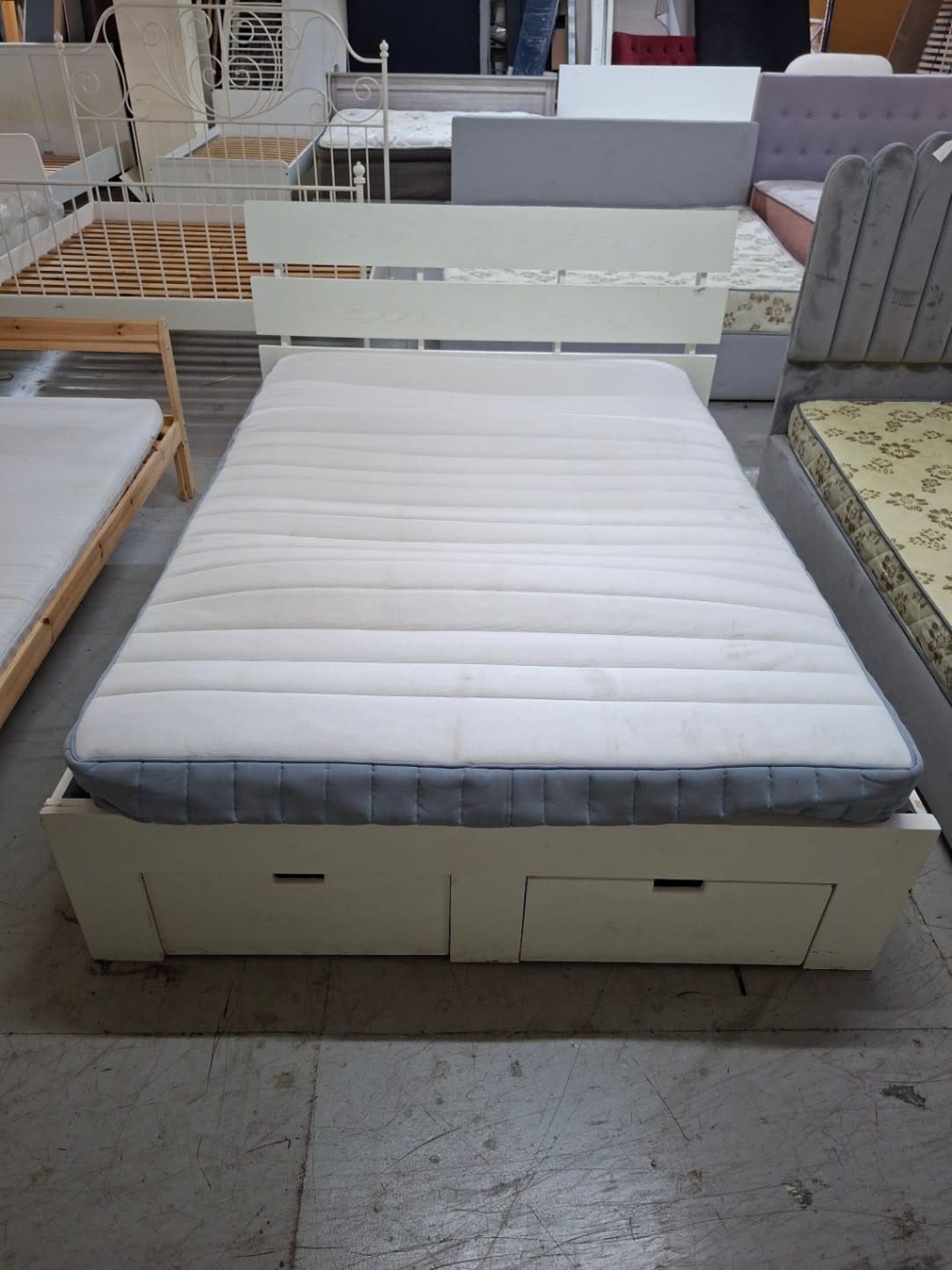 Bufaisal barcode label for used white double bed frame with storage drawers