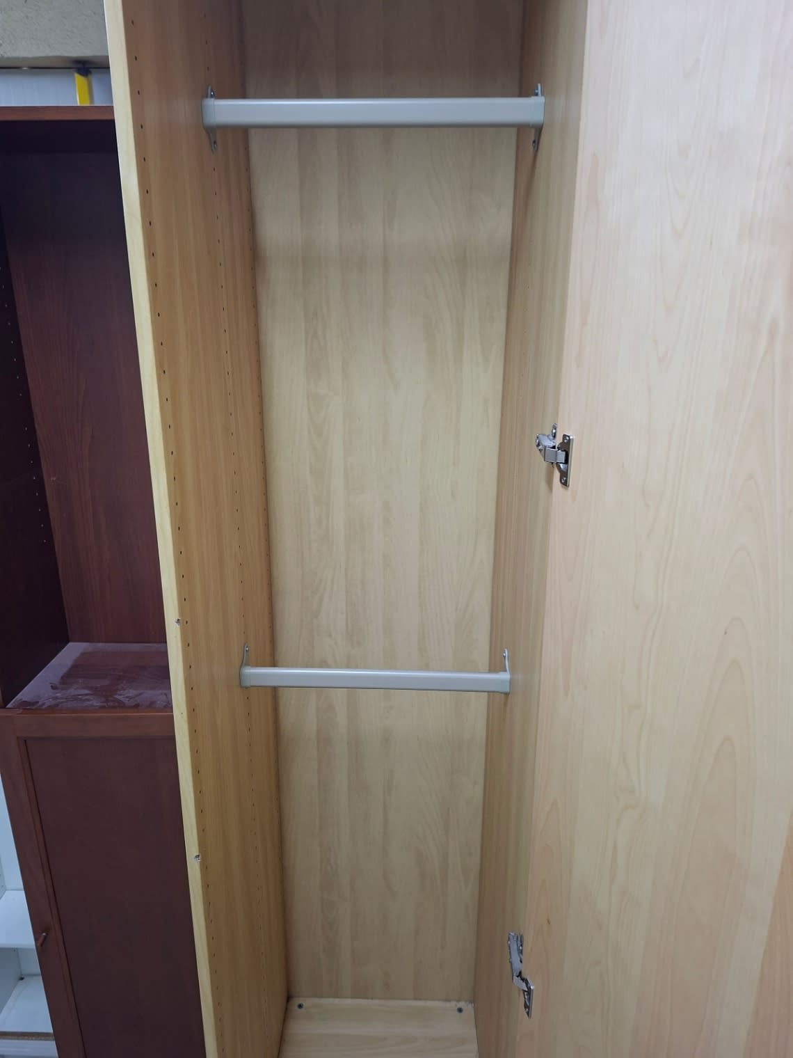Single-Door Wardrobe 3