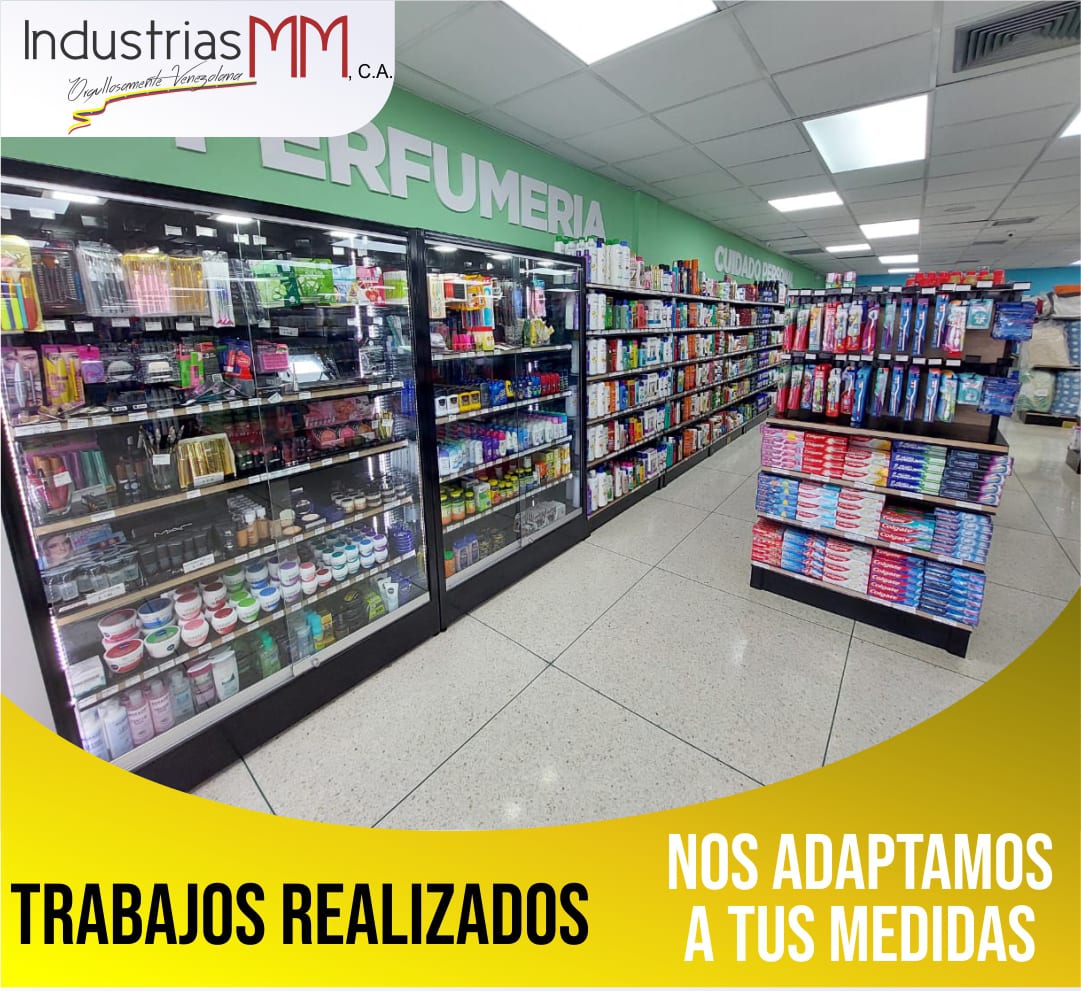 Supermercado equipado con mobiliario comercial y góndolas