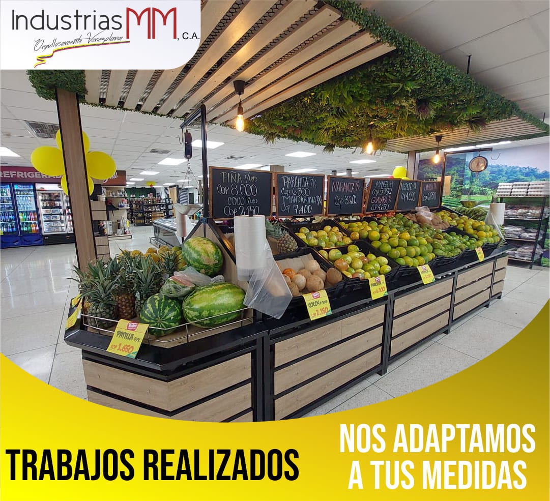 Supermercado equipado con mobiliario comercial y góndolas