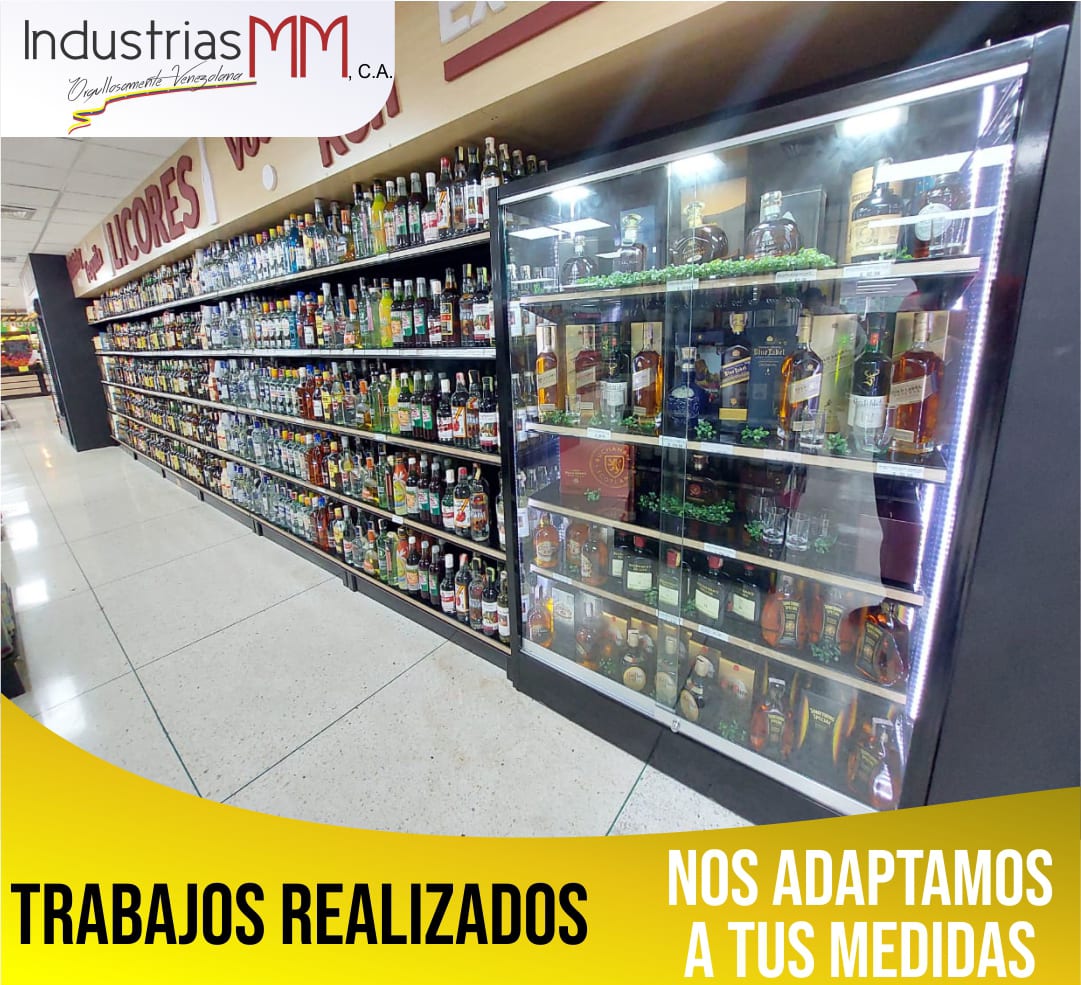 Supermercado equipado con mobiliario comercial y góndolas