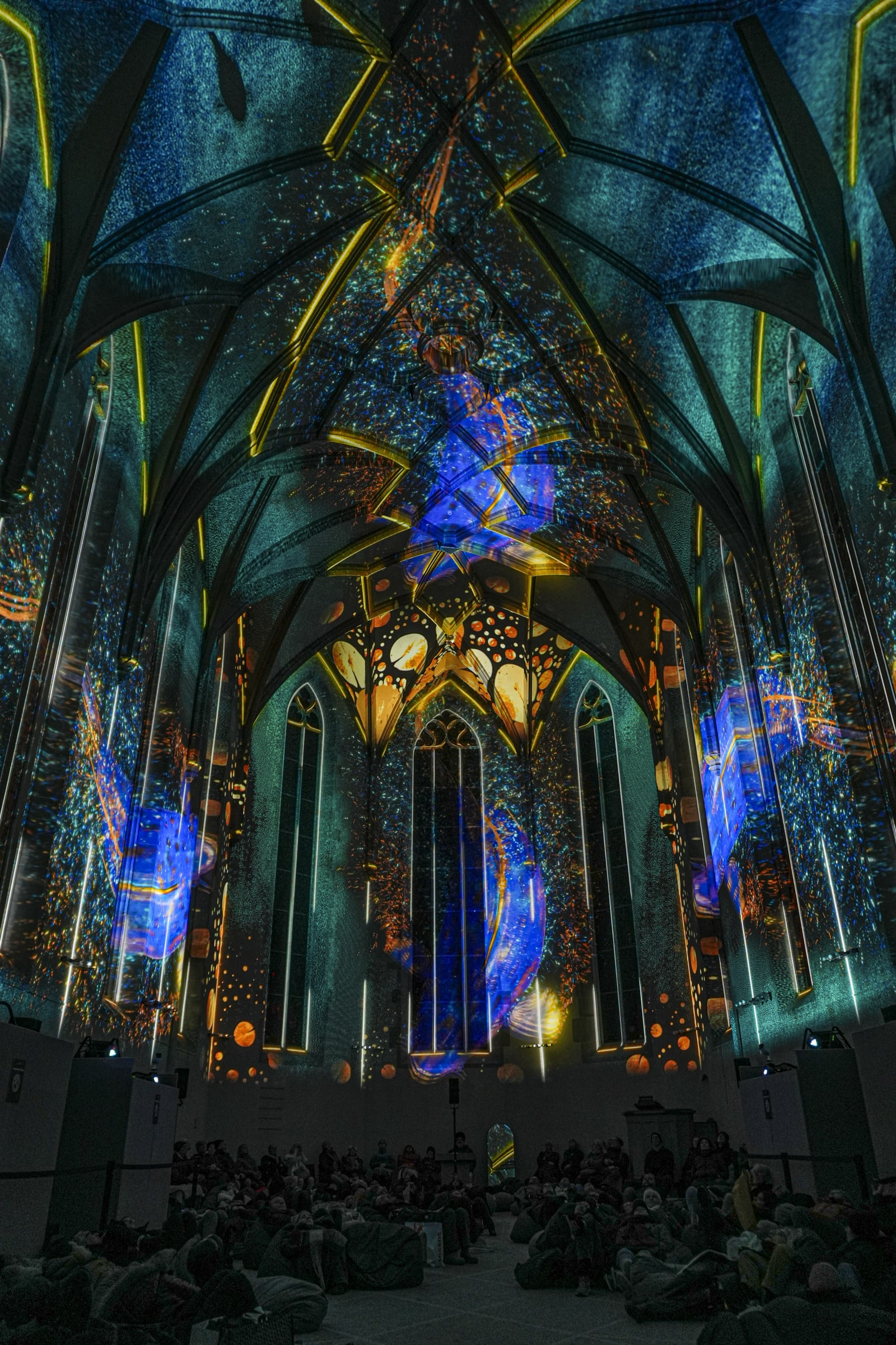 Publikum bei der FLOW-Show in der Kreuzkirche