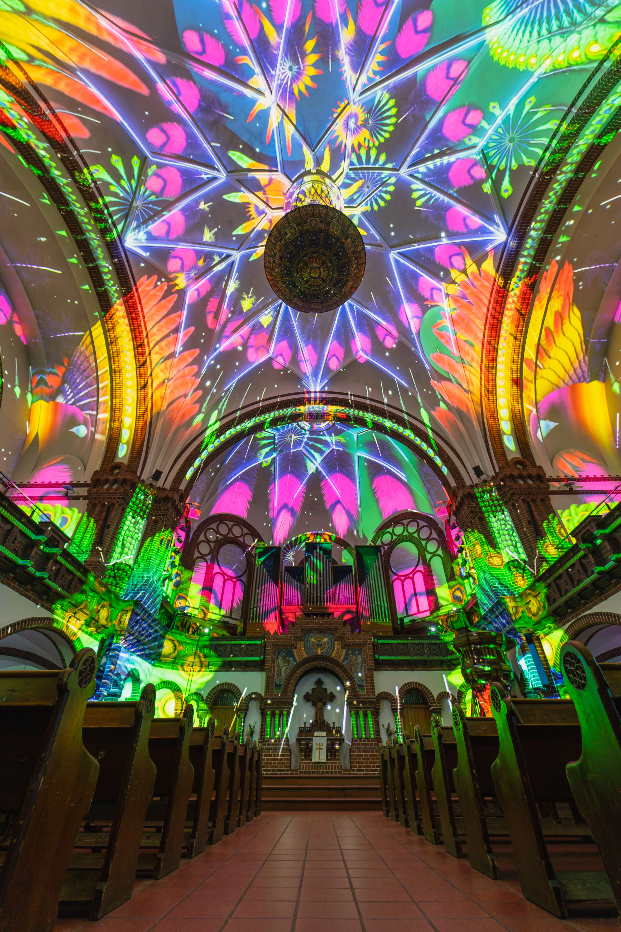 Licht und Architektur in der Herz-Jesu-Kirche