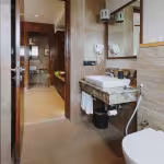 Cabin - walk in bathroom / washroom areal 