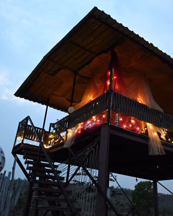 The Machan  dining experience at Limban Resort