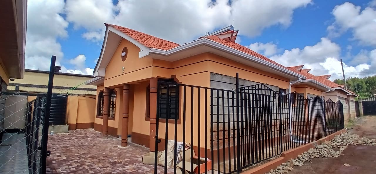 KENYATTA RD-3 BEDROOM