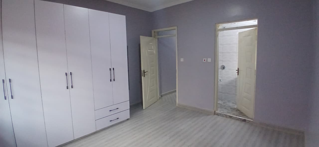 KENYATTA RD-3 BEDROOM