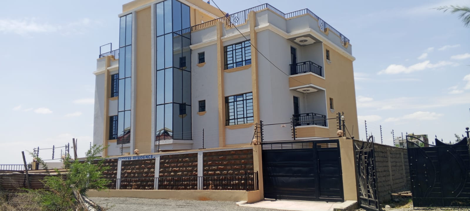 3 BEDROOM AIRWAYS UTAWALA TO LET