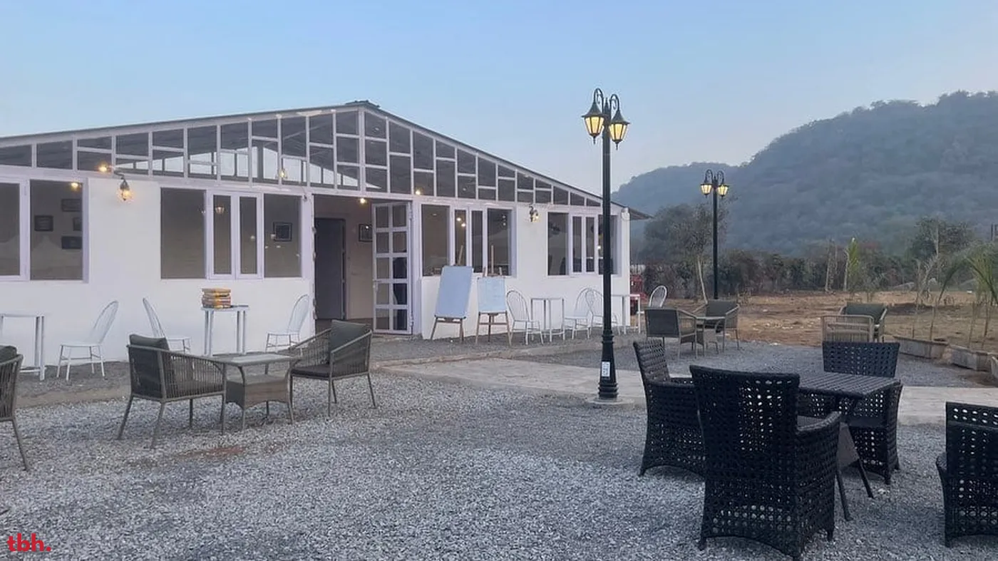 Ducks And Dogs Cafe outlet image