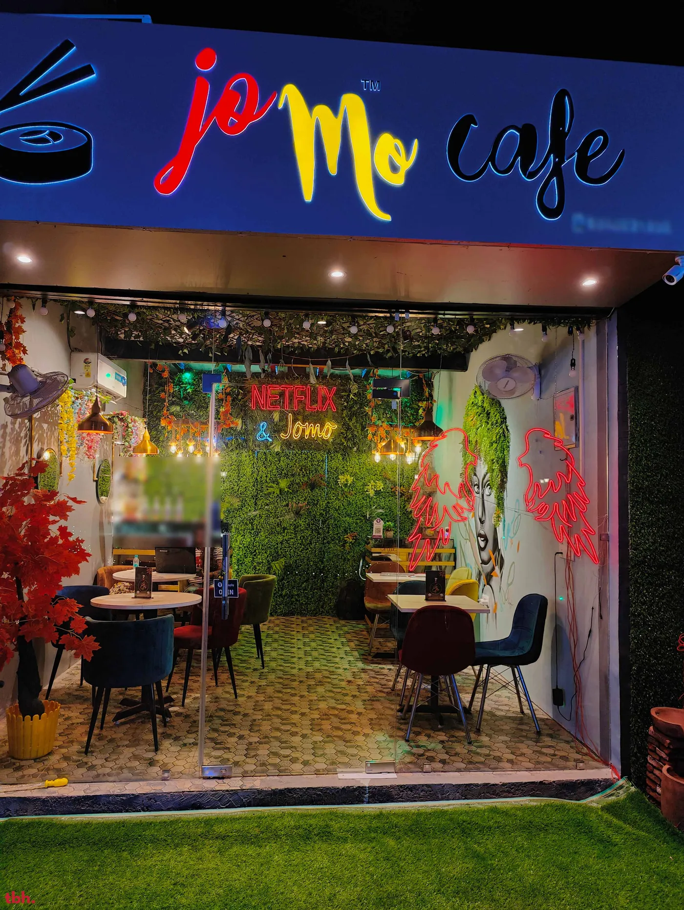 Jomo Cafe Outlet Image