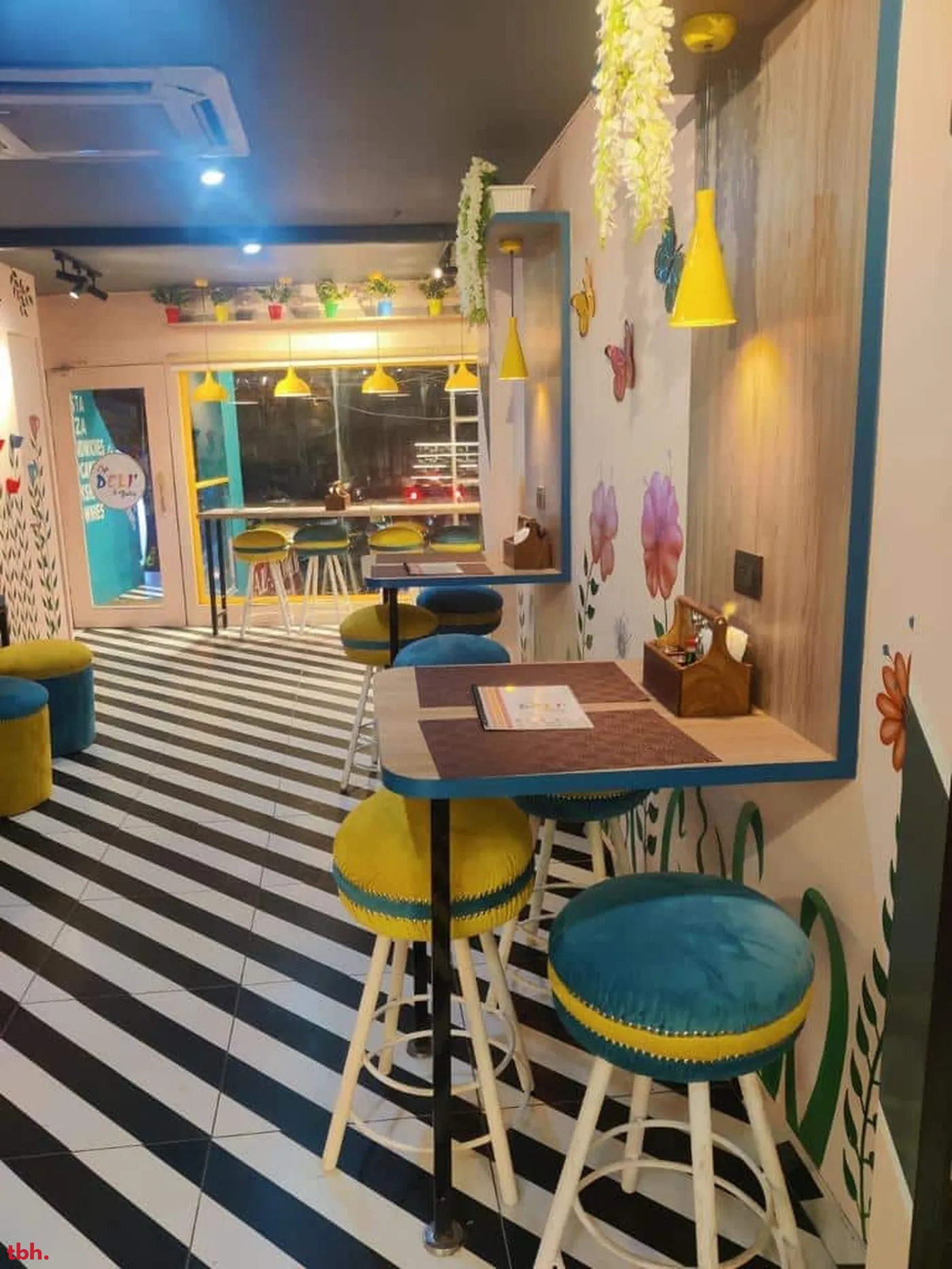 Cafe Deli & Bakers outlet image