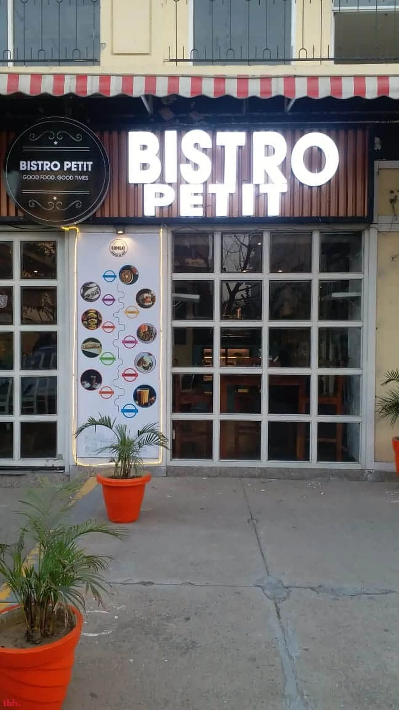 Bistro Petit outlet image