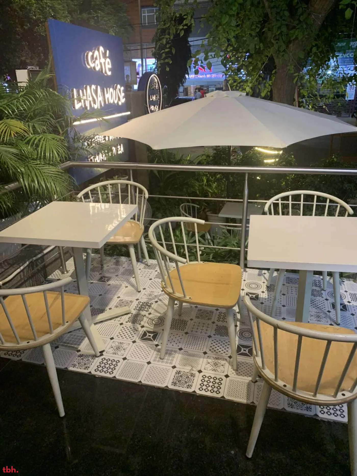 Cafe Lhasa House Outlet Image