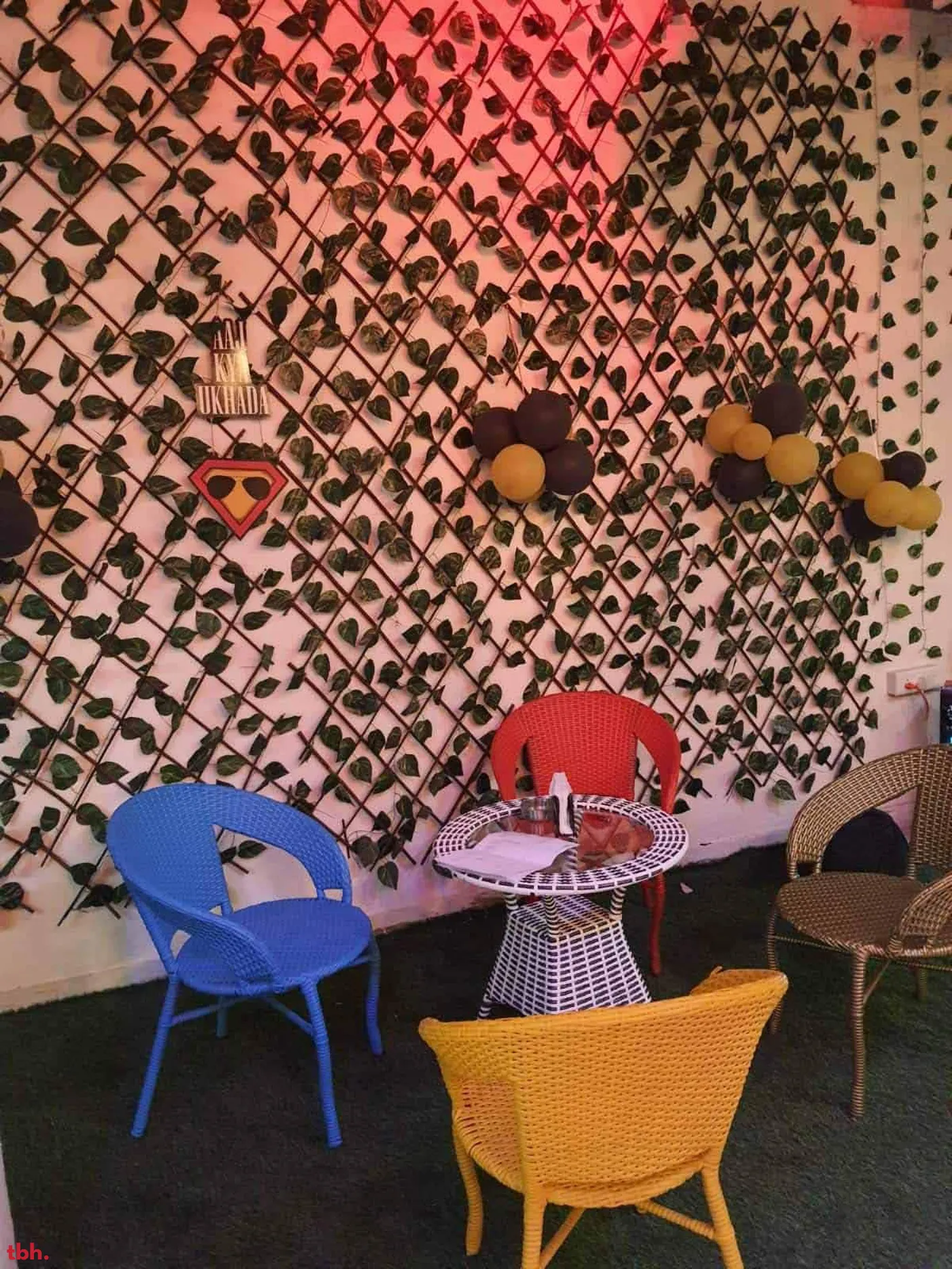 Youth On Cafe outlet image