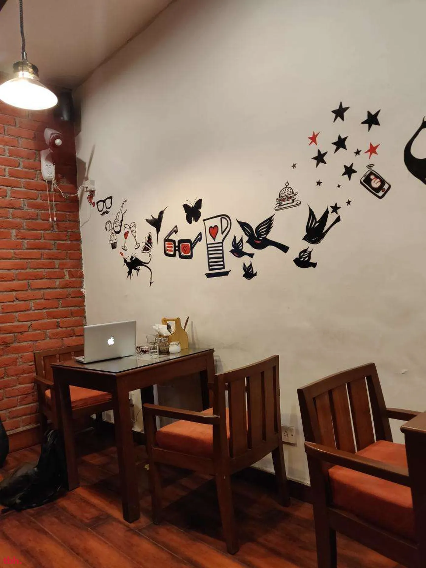 Cafe Red Outlet Image