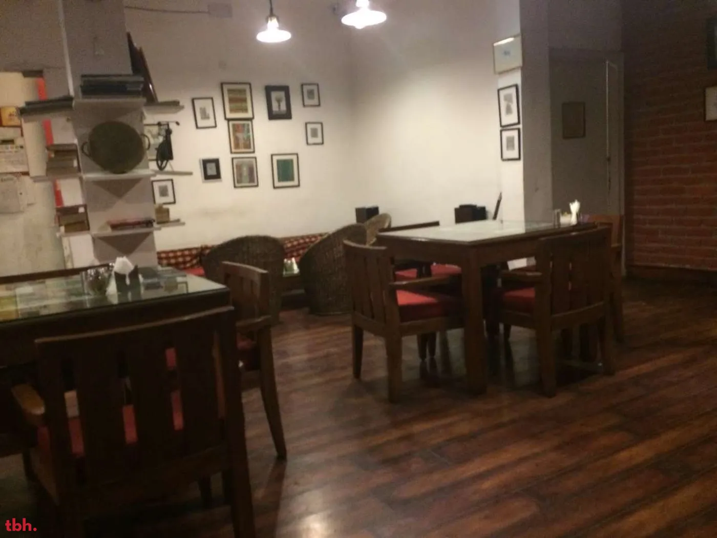 Cafe Red Outlet Image