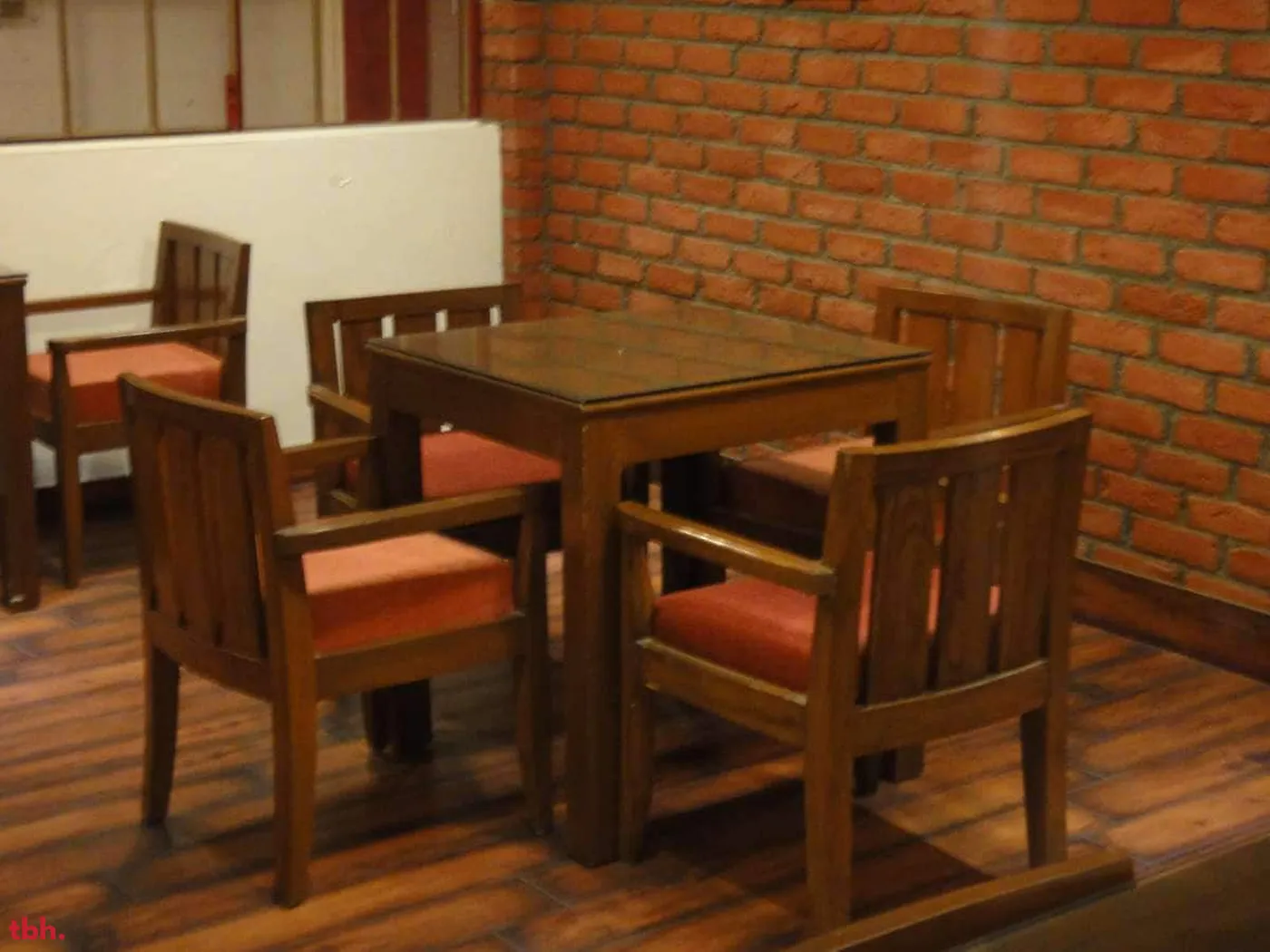 Cafe Red Outlet Image