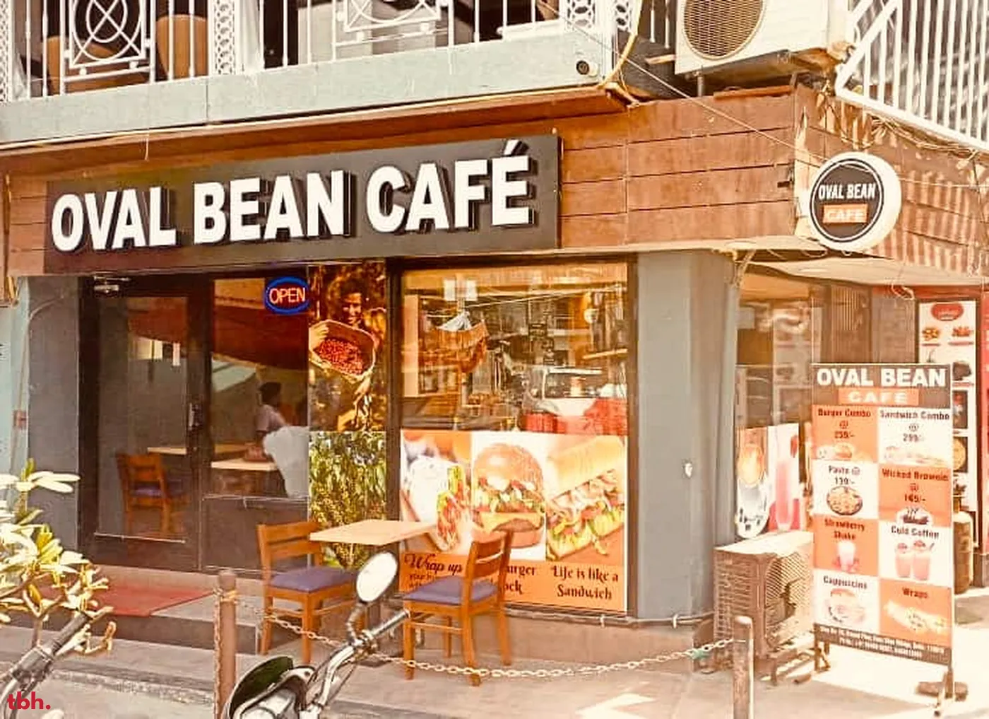 Oval Bean Cafe outlet image
