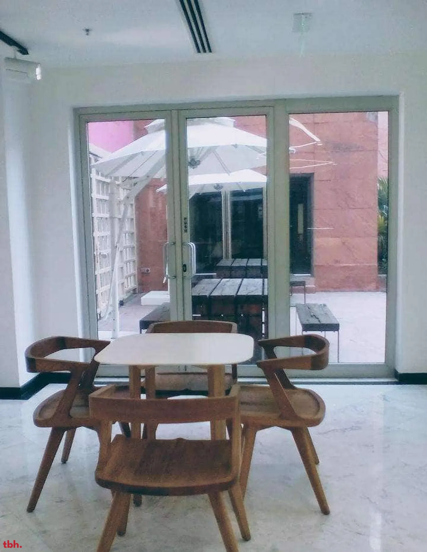 Caara Cafe Outlet Image