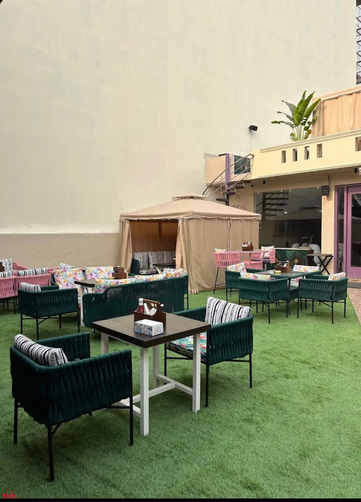 At Live Cafe Outlet Image