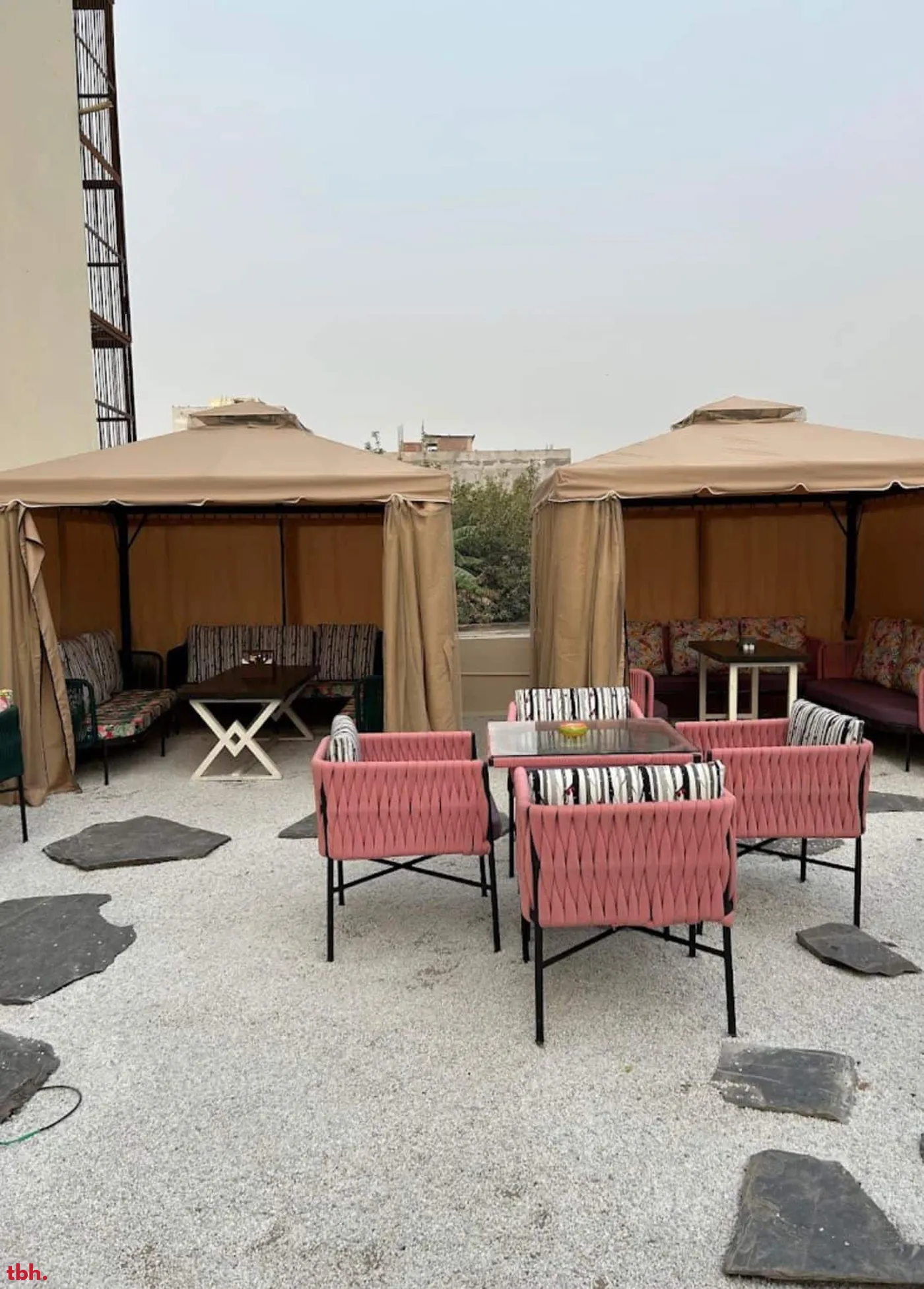 At Live Cafe Outlet Image