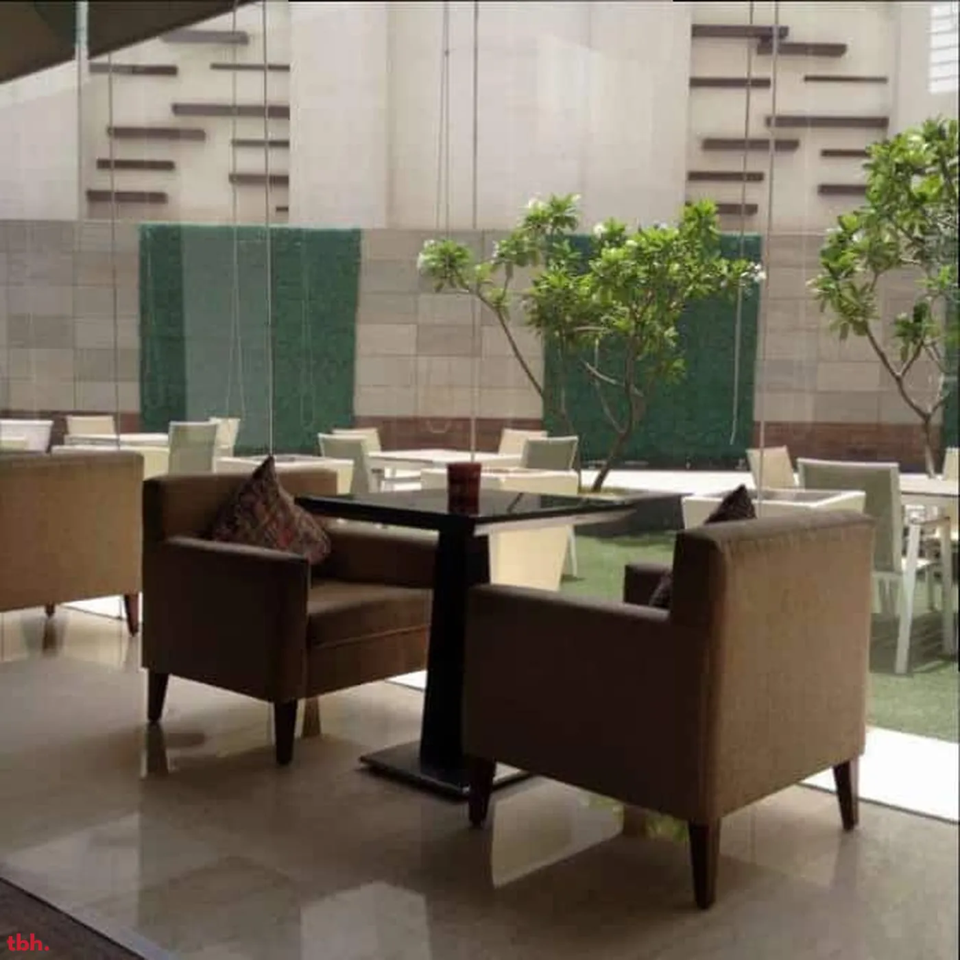 Cafe O'Lait - Double Tree by Hilton Outlet Image