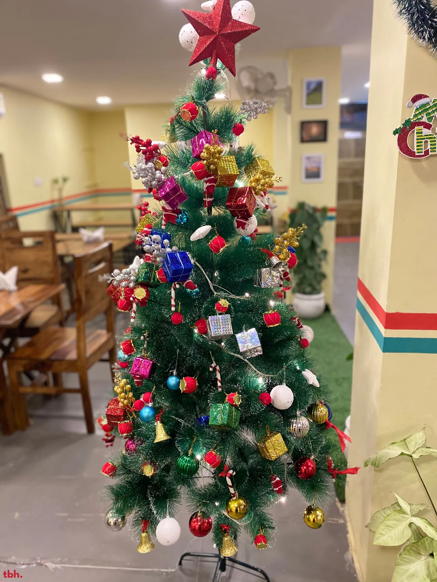 Four Directions Cafe Outlet Image