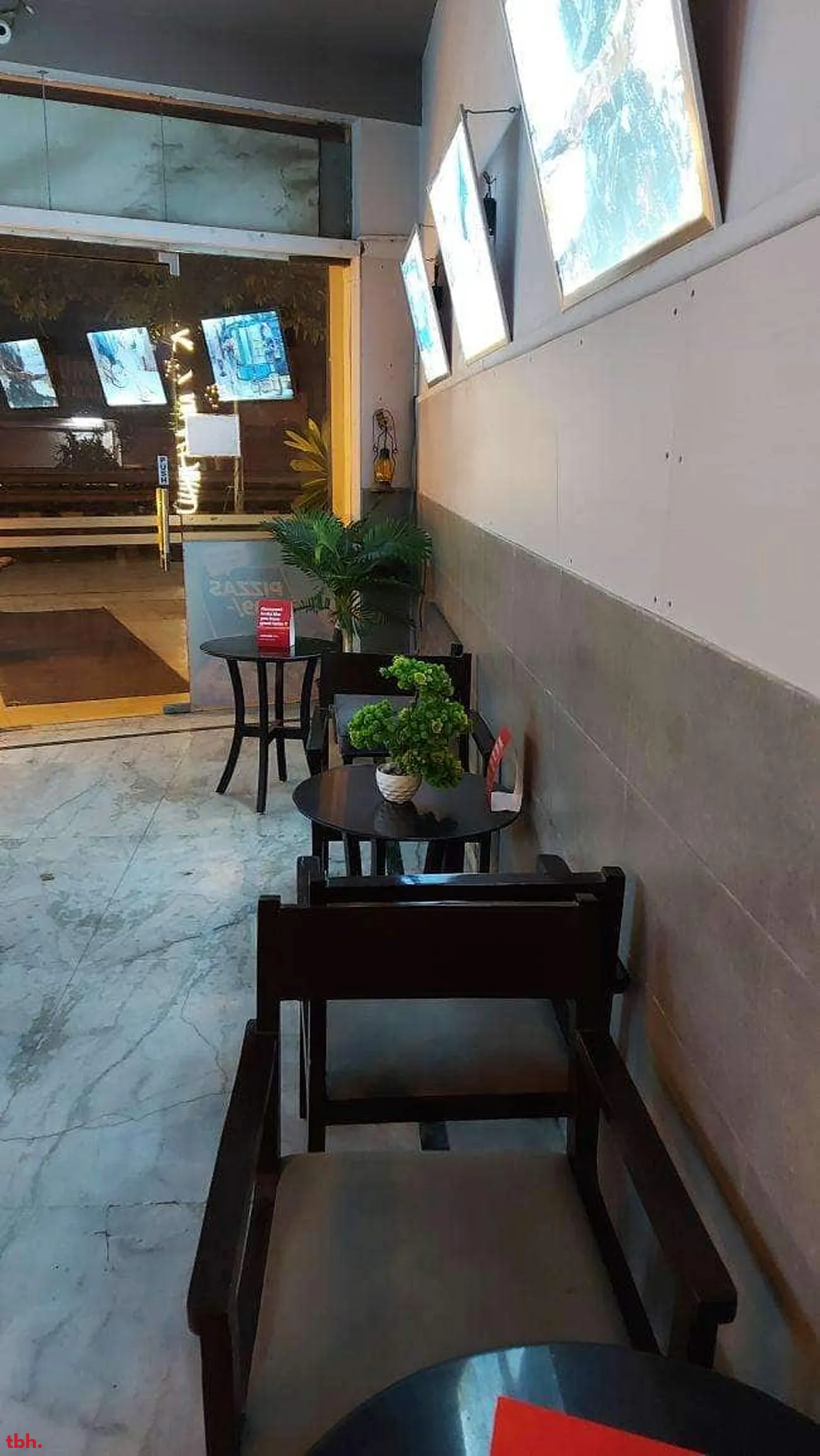 Unifrost Cafe Outlet Image