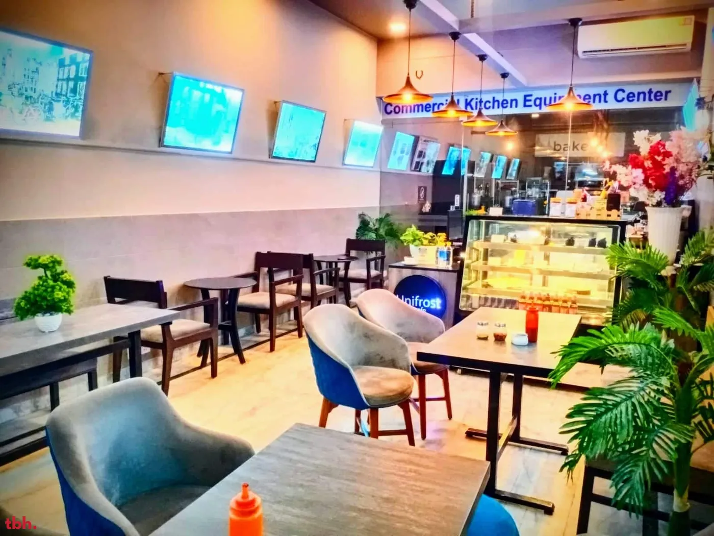 Unifrost Cafe outlet image