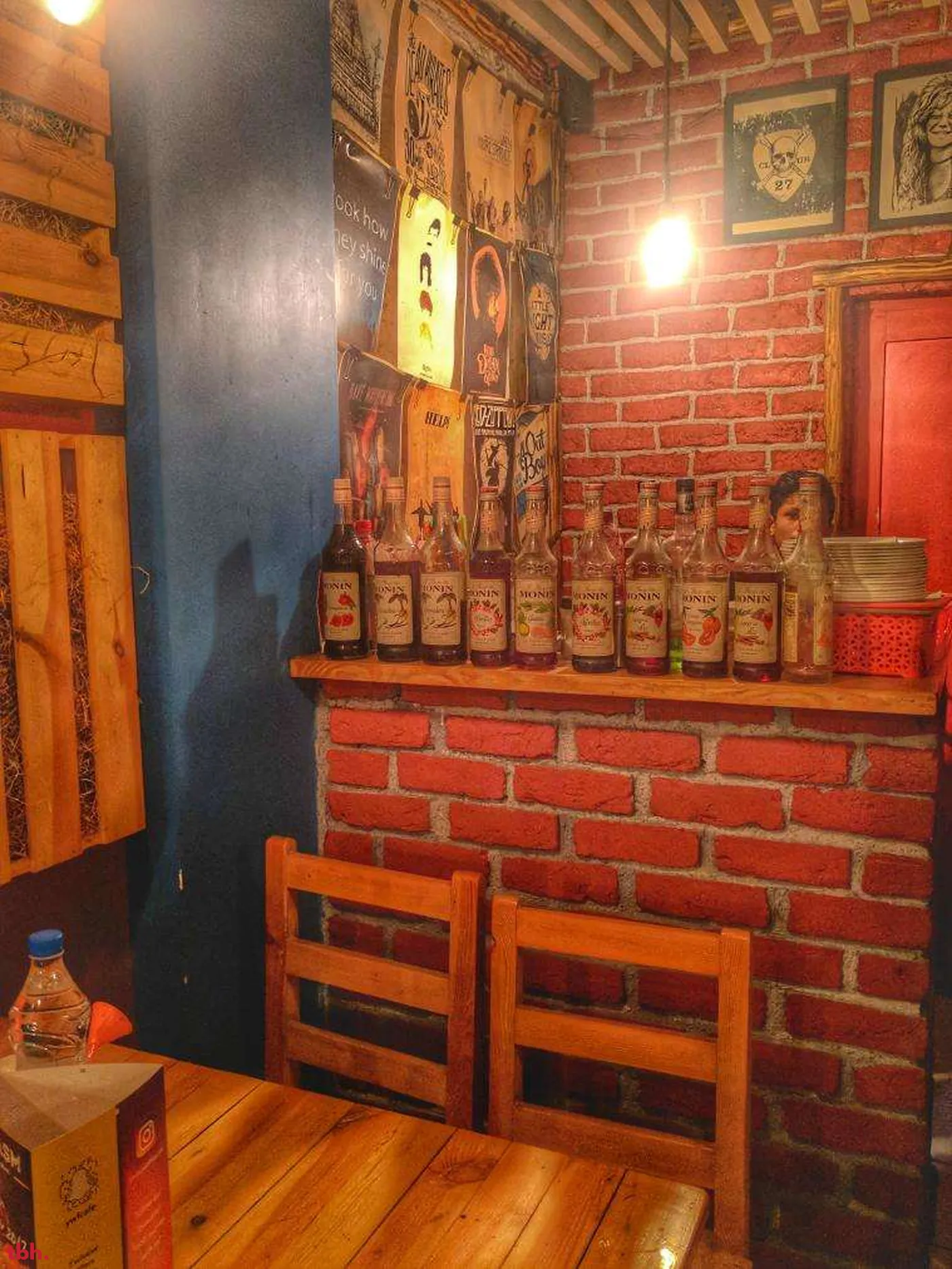 Young Wild Free Cafe Outlet Image