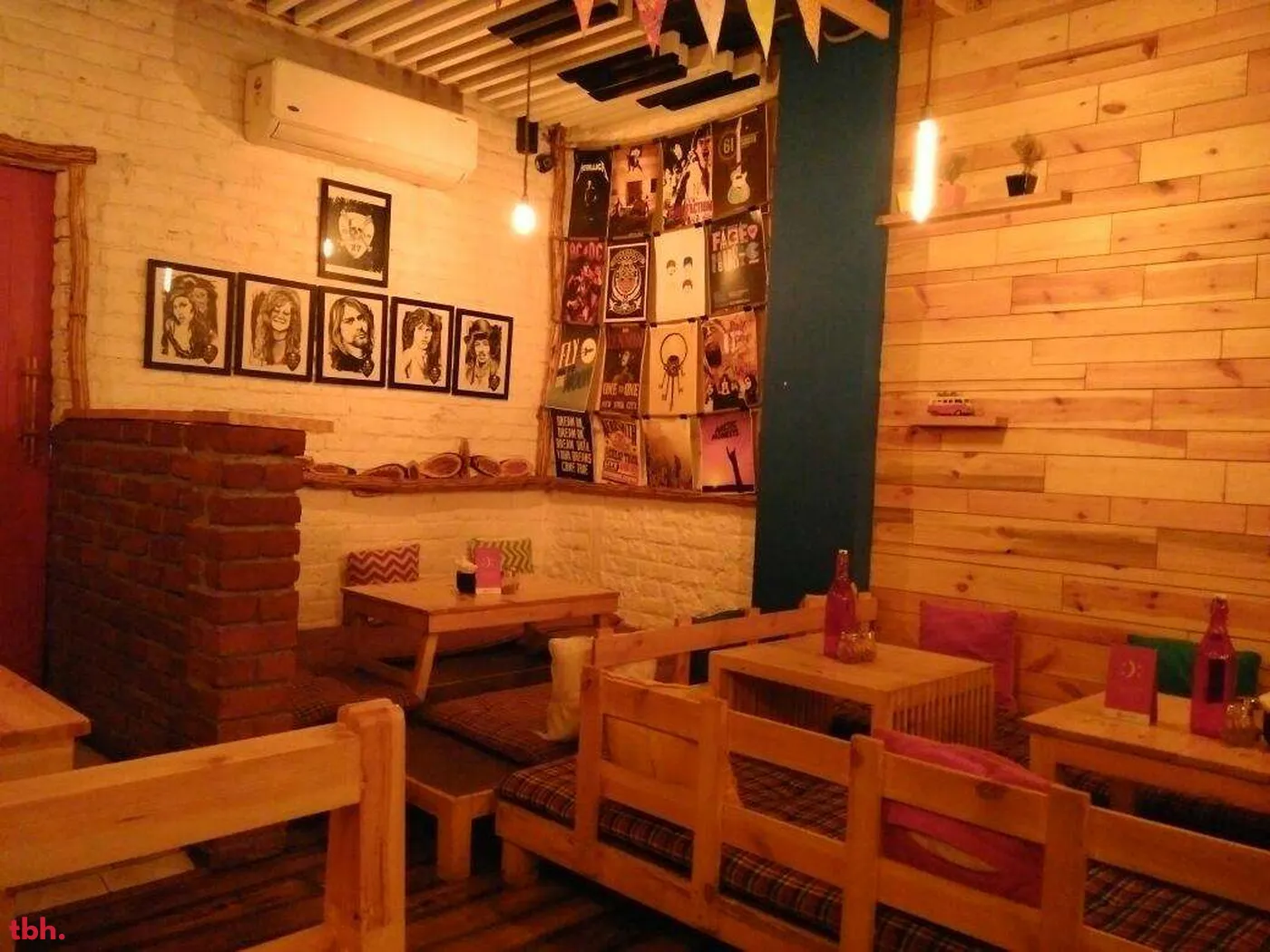 Young Wild Free Cafe Outlet Image
