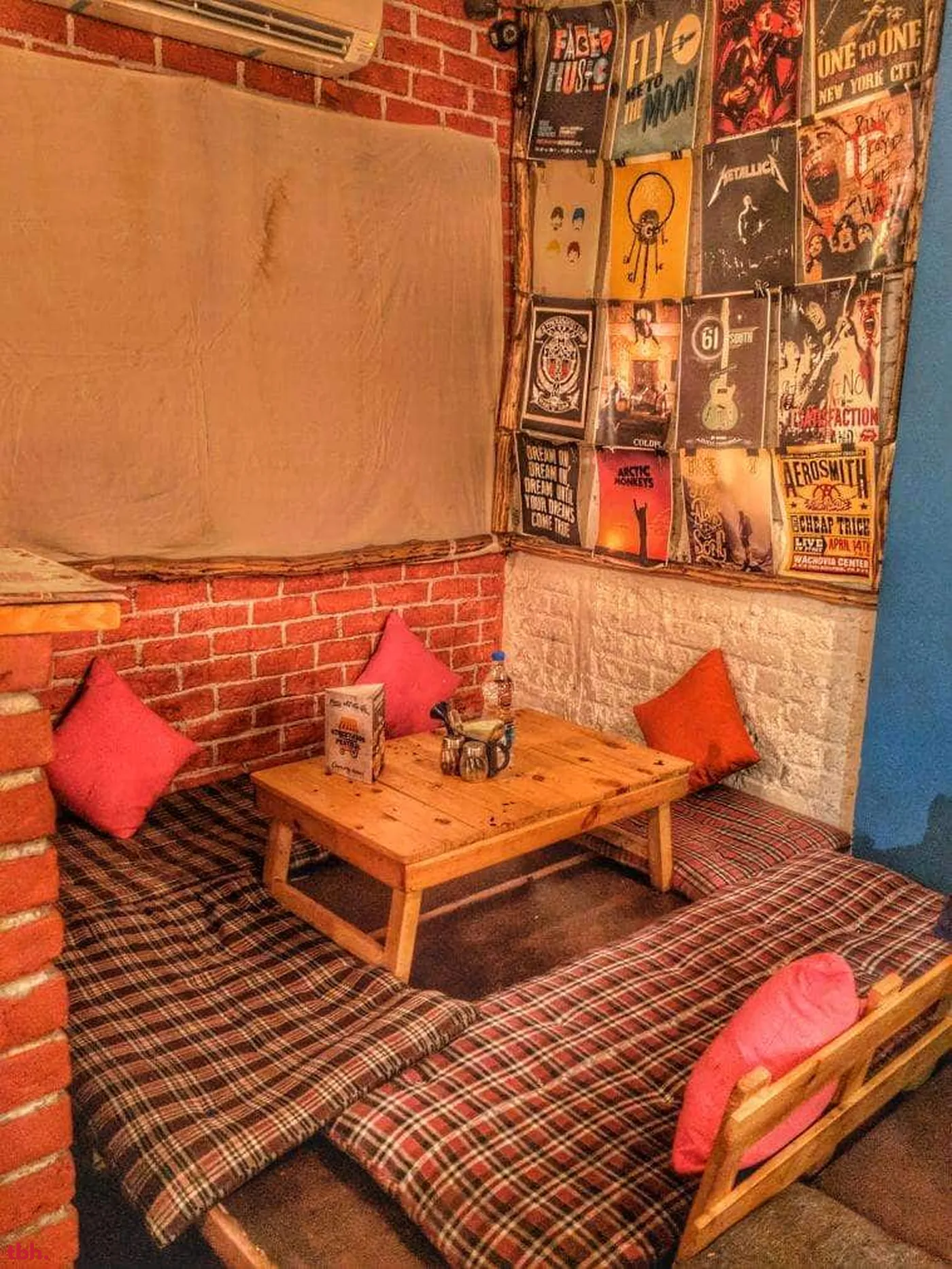 Young Wild Free Cafe Outlet Image