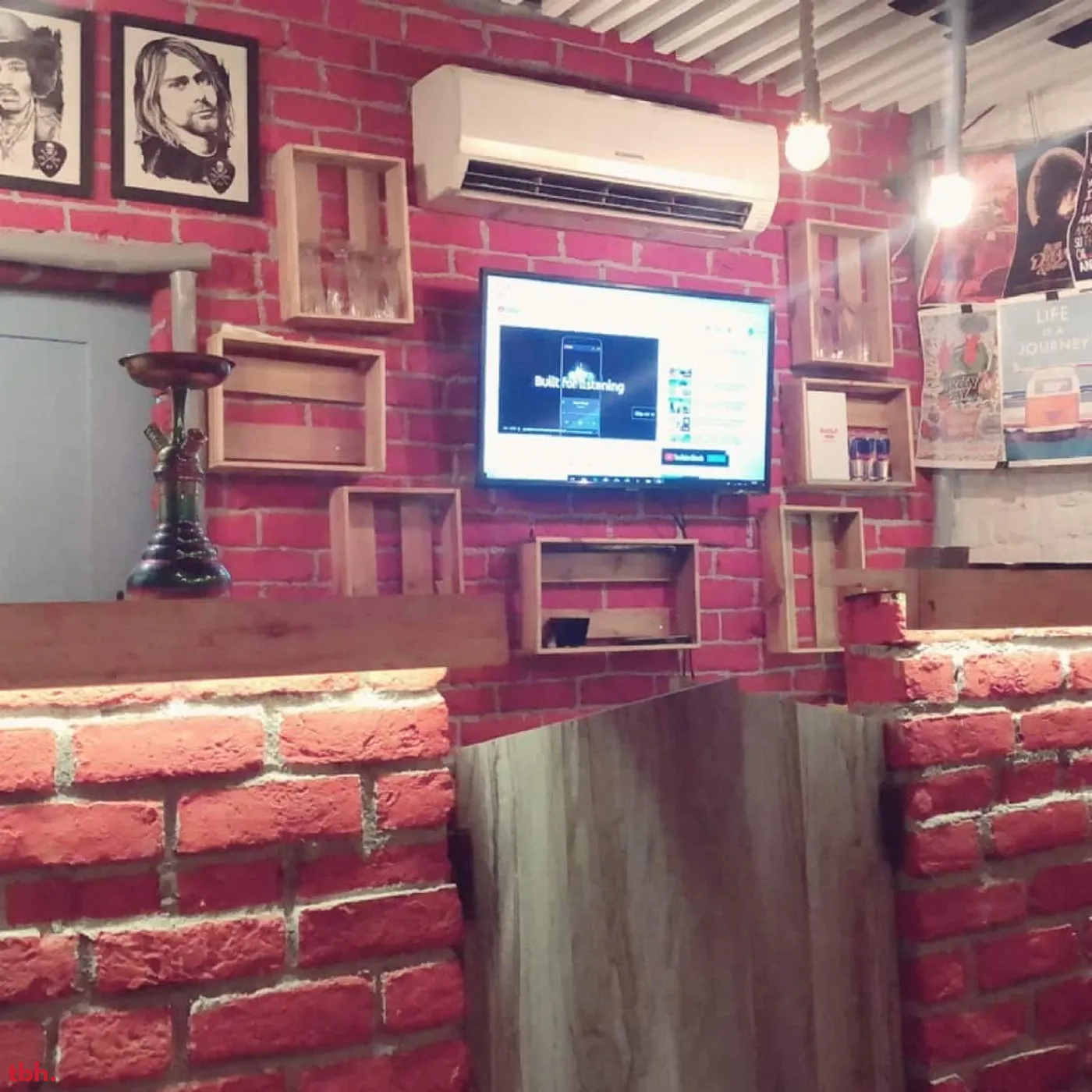 Young Wild Free Cafe Outlet Image