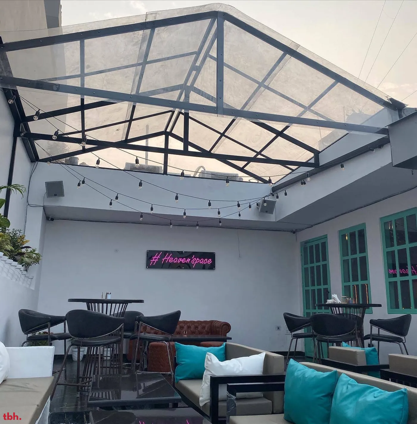 Cafe Maddox Outlet Image