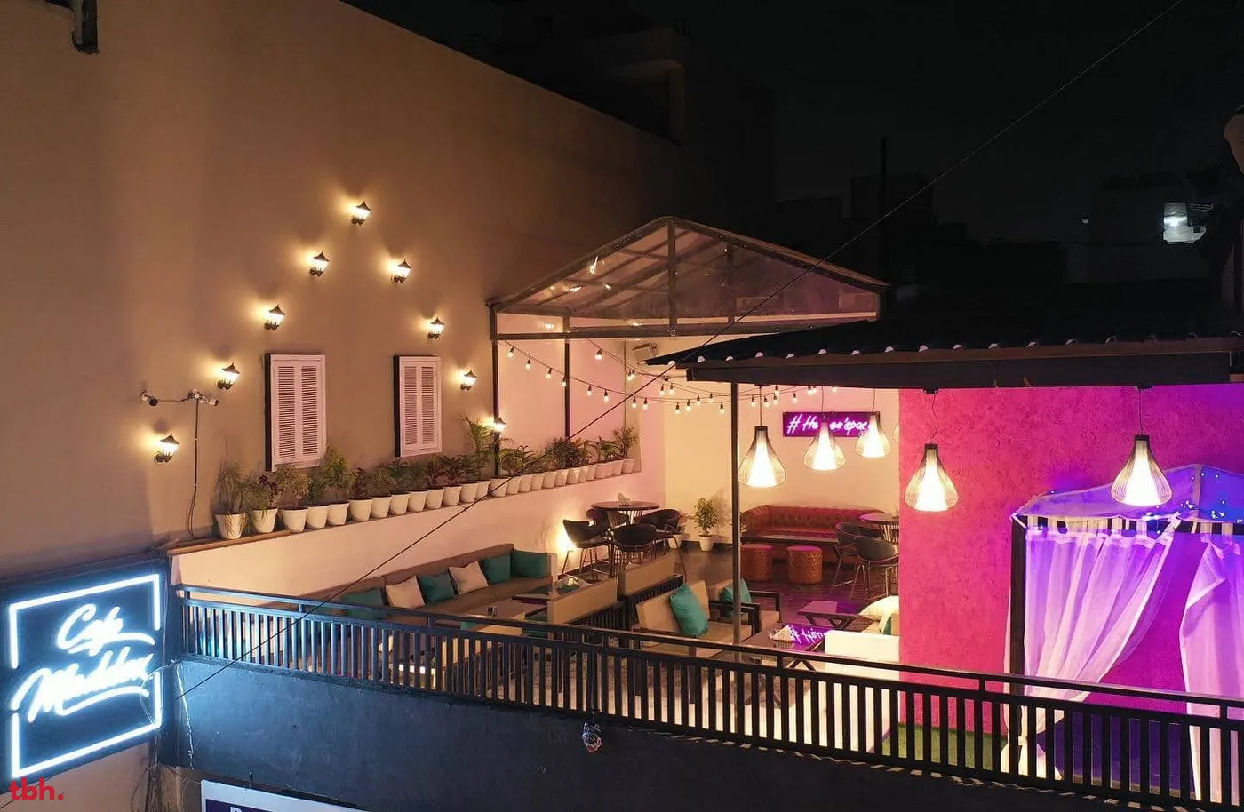 Cafe Maddox Outlet Image