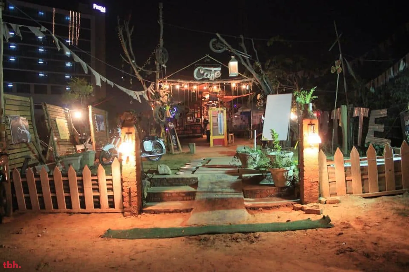 Throttle Shrottle Outlet Image