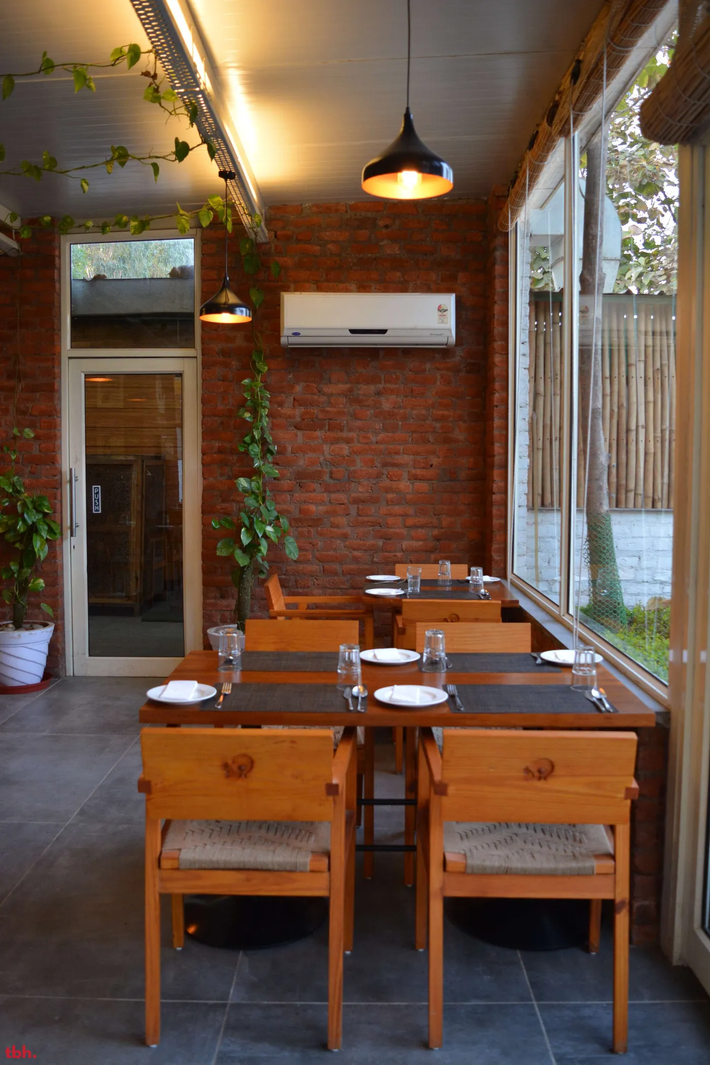 Hamoni : Cafe By The Greens Outlet Image