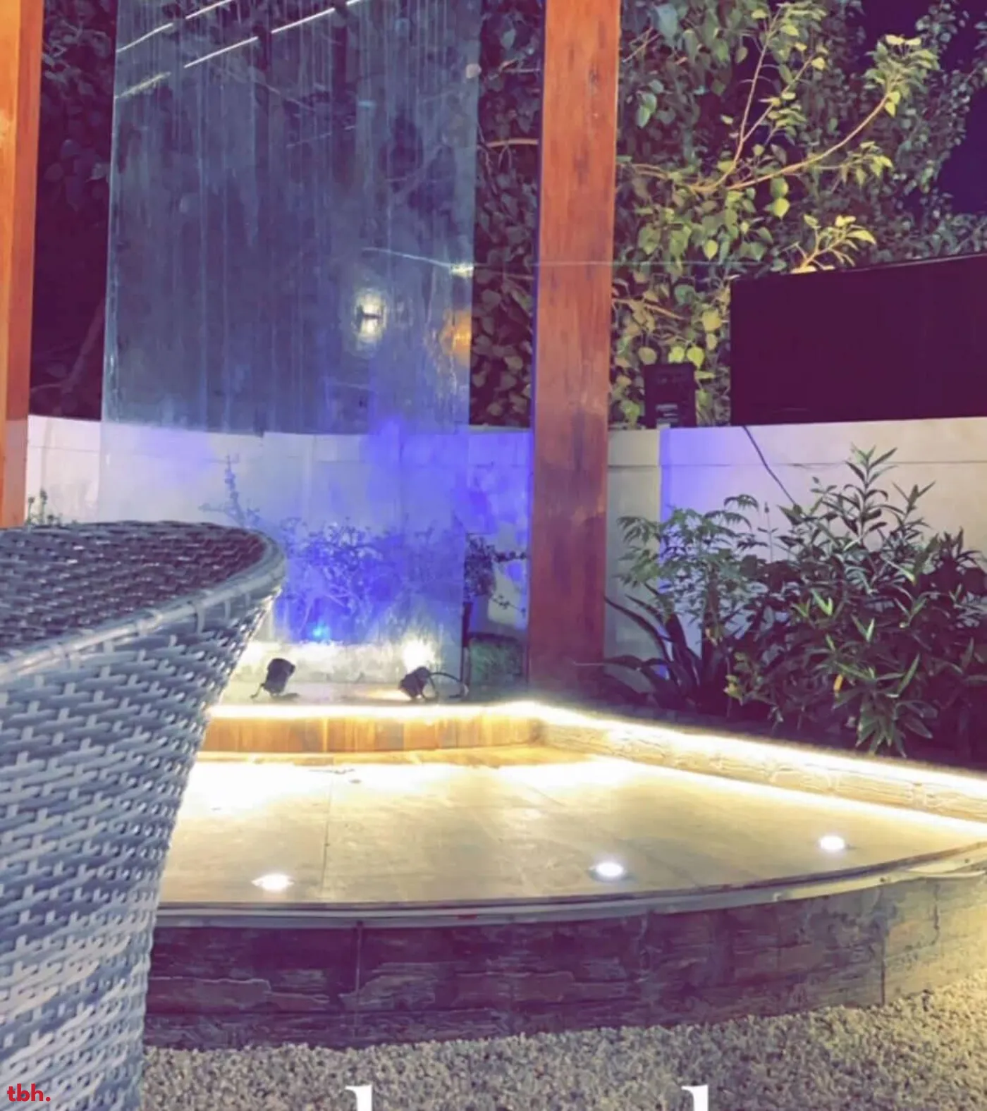 King Casanova Lounge Outlet Image