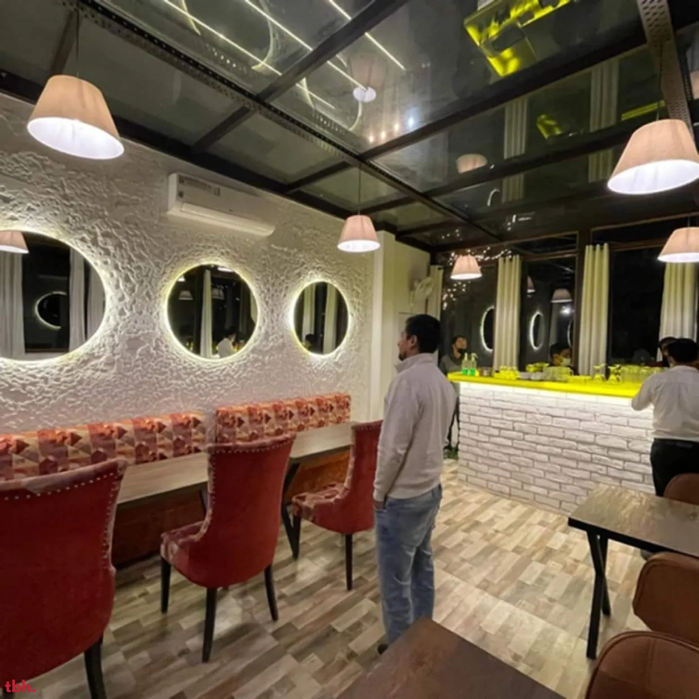 King Casanova Lounge Outlet Image