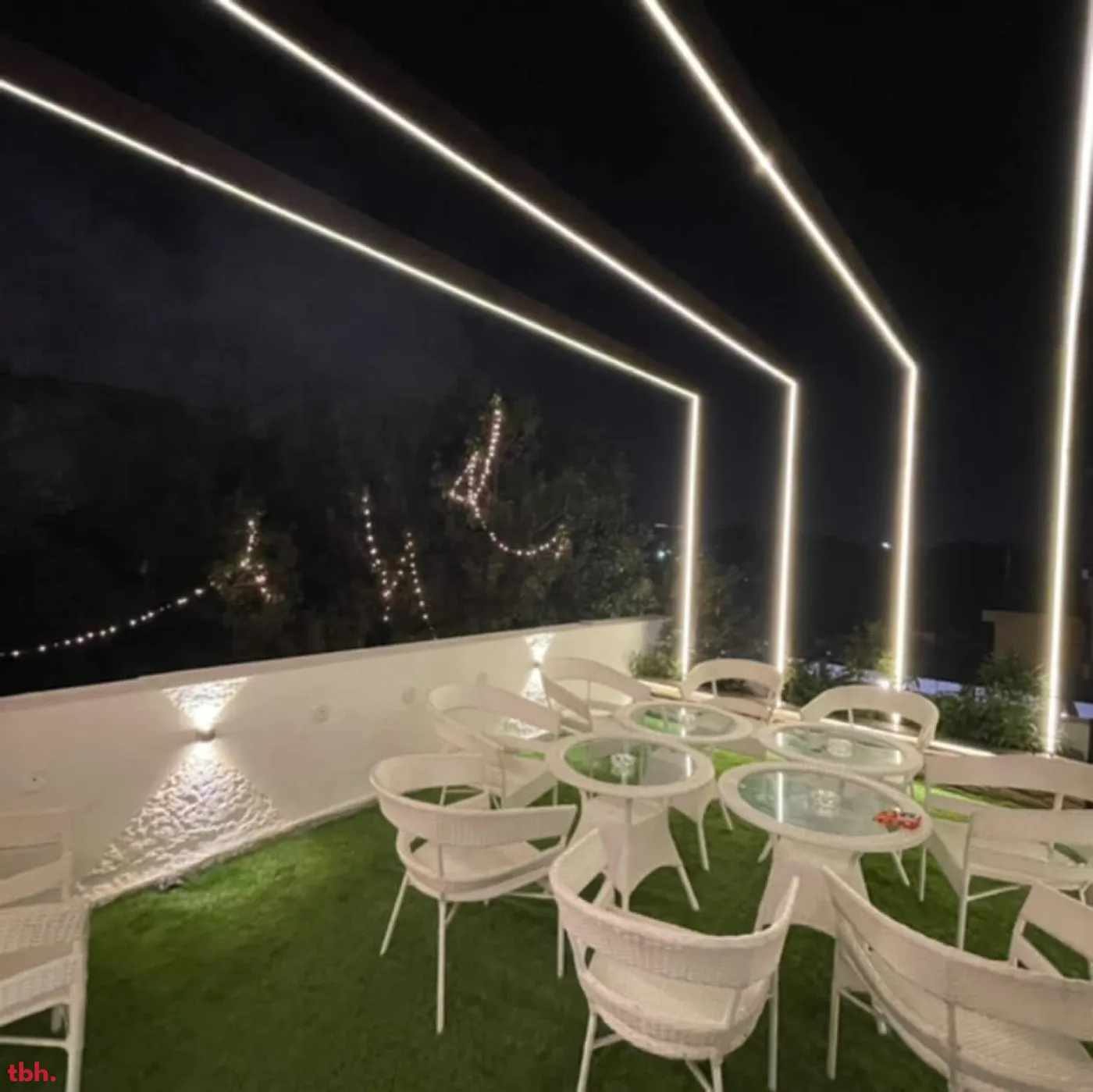 King Casanova Lounge Outlet Image