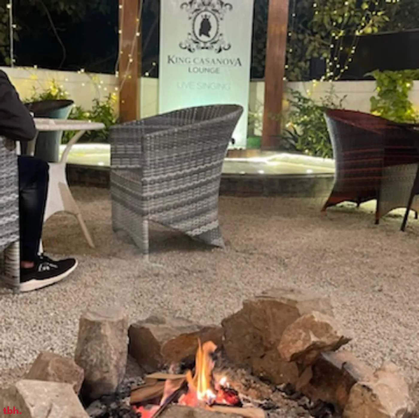 King Casanova Lounge Outlet Image