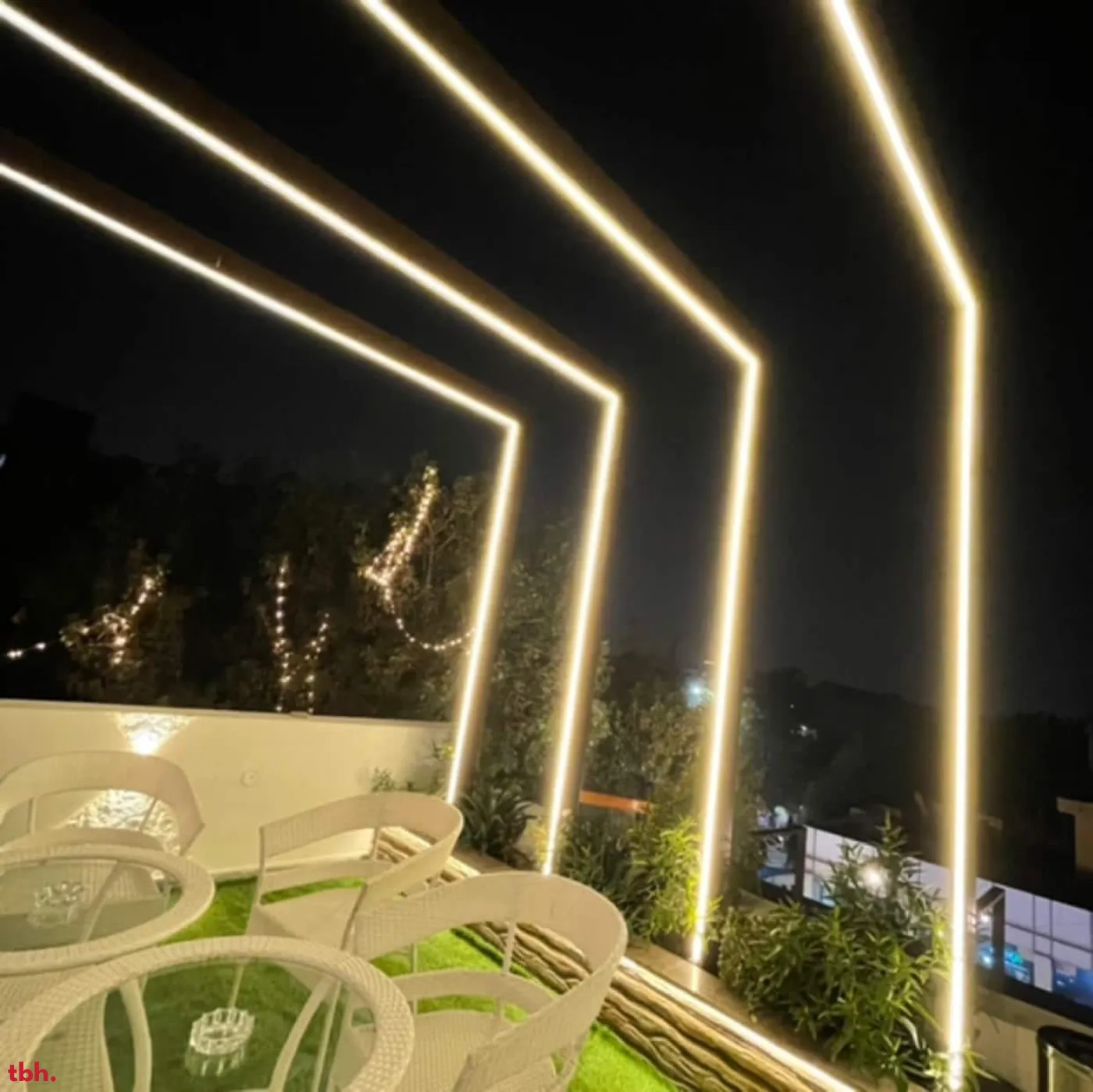 King Casanova Lounge Outlet Image