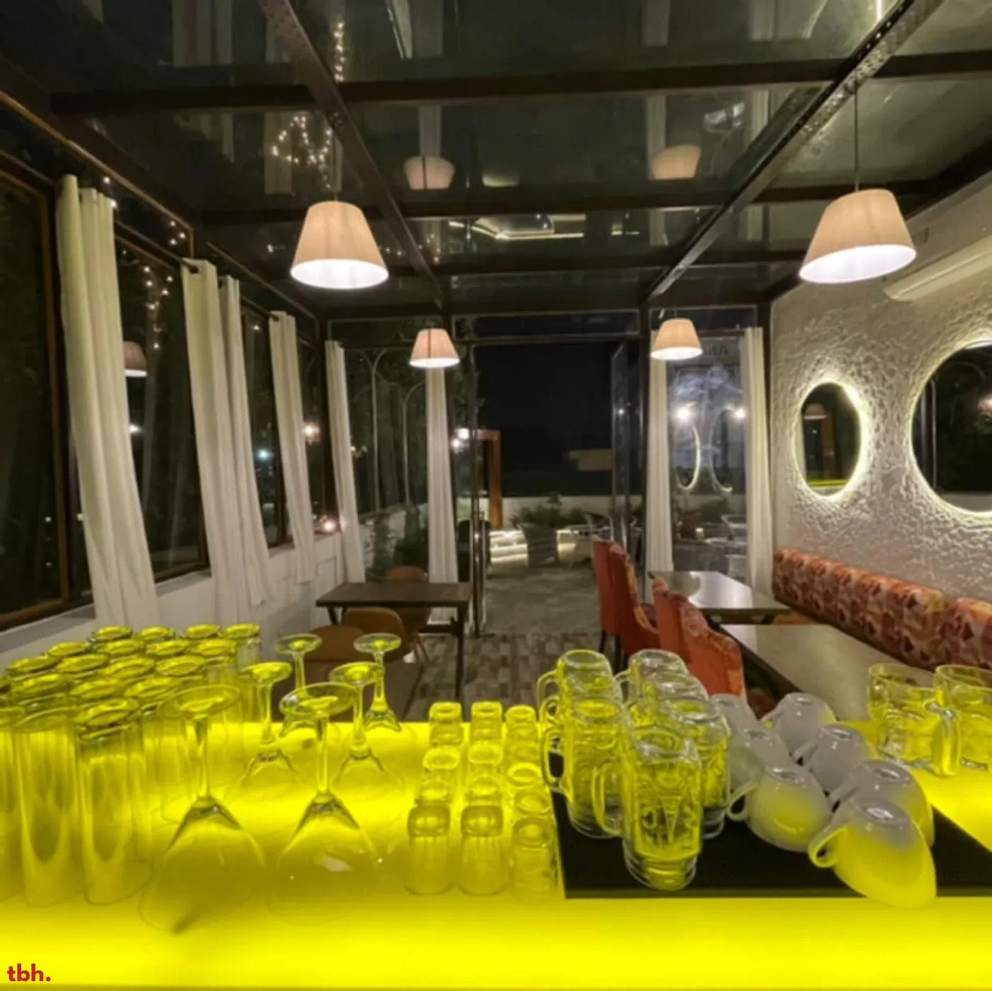 King Casanova Lounge Outlet Image